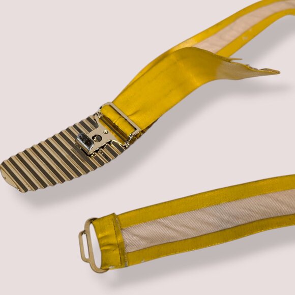 V. Yellow Faux Leather Metal Front Belt - Picture 5 of 7
